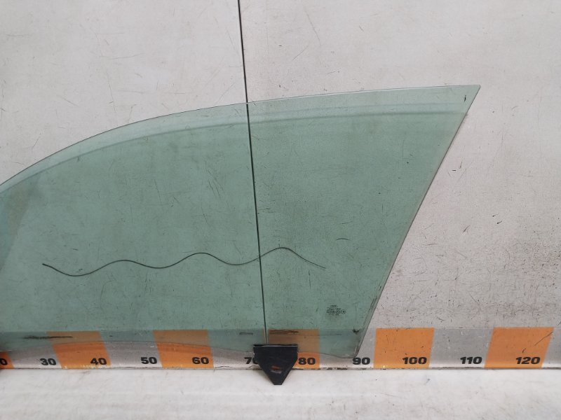 Стекло двери передней правой