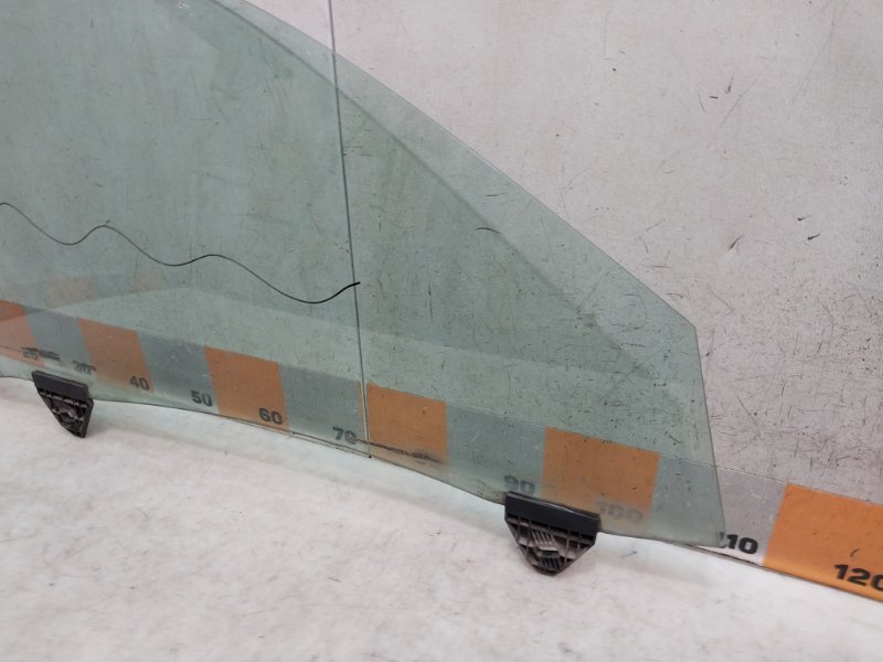 Стекло двери передней правой