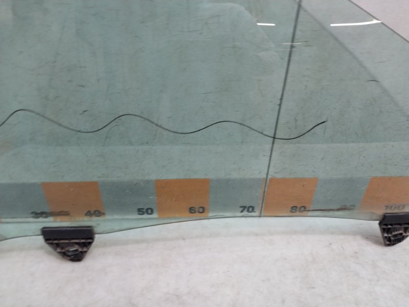 Стекло двери передней правой