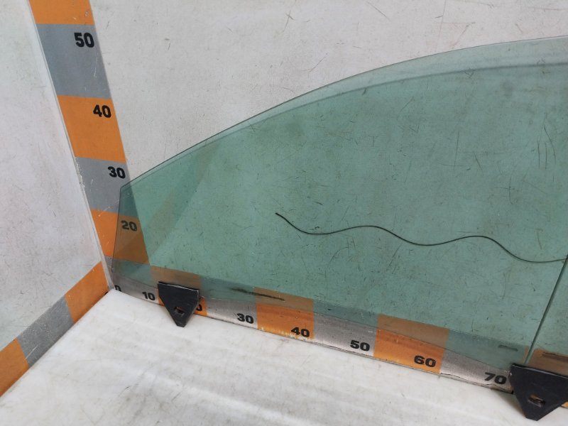 Стекло двери передней правой