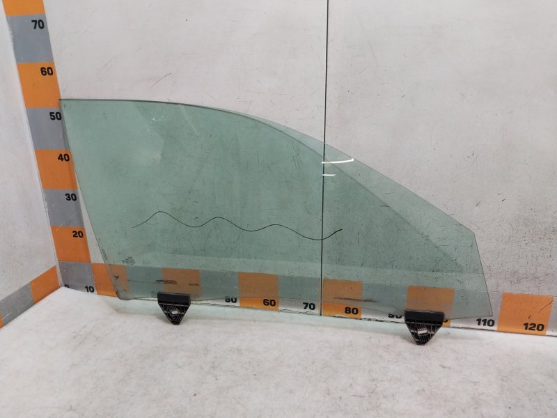 Стекло двери передней правой