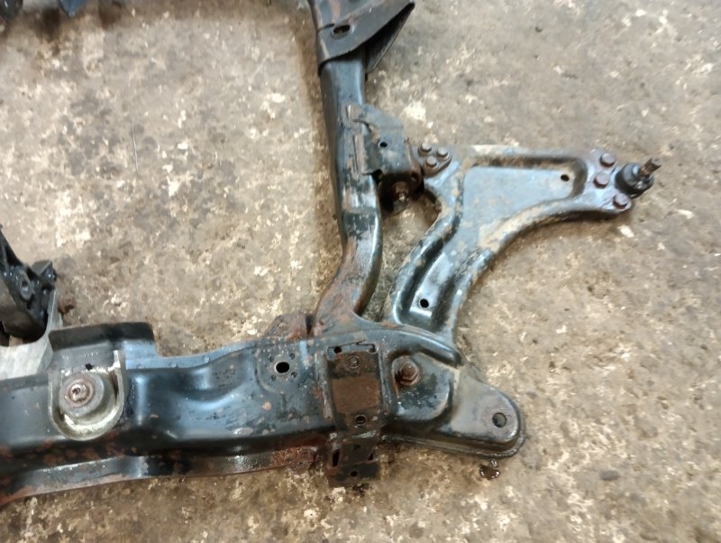 Балка подмоторная