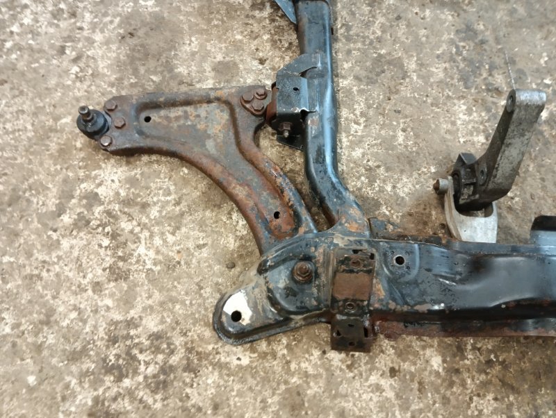 Балка подмоторная