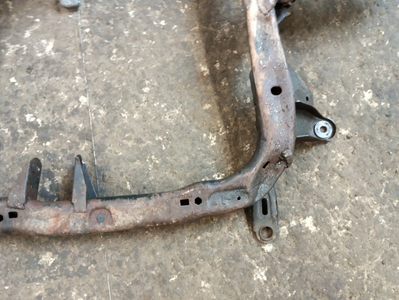 Балка подмоторная