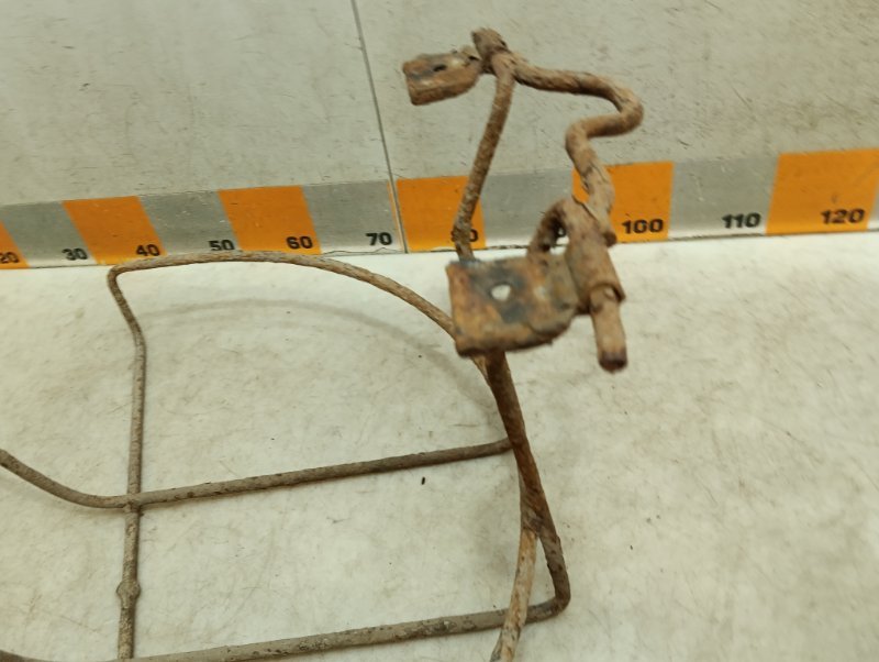 Кронштейн крепления запасного колеса