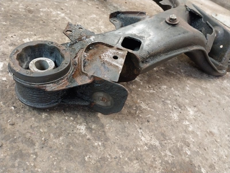 Балка подмоторная