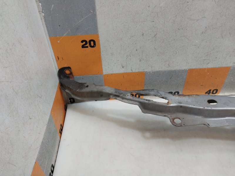 Усилитель переднего бампера