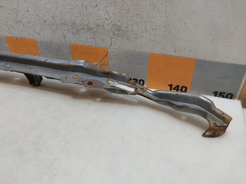 Усилитель переднего бампера