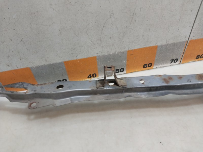 Усилитель переднего бампера