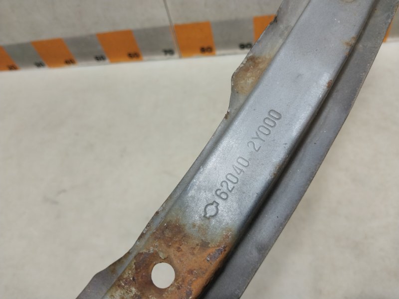 Усилитель переднего бампера