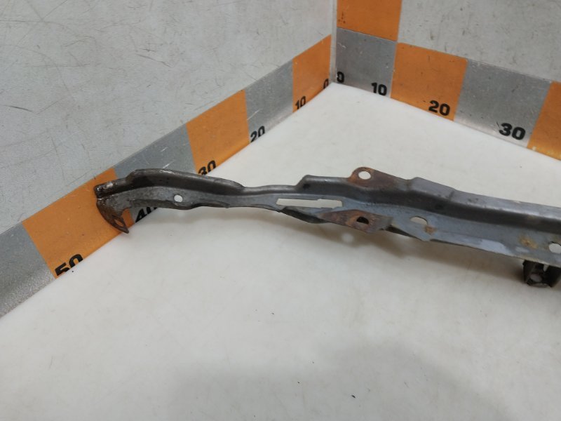 Усилитель переднего бампера