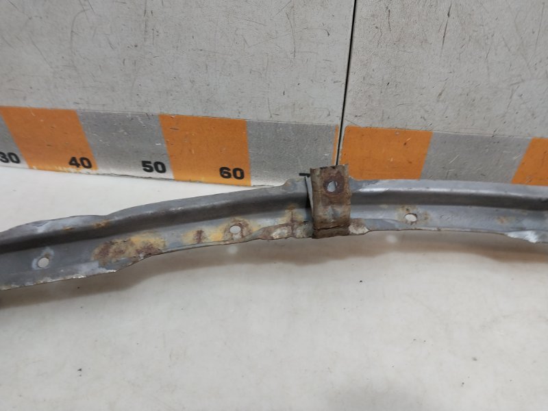 Усилитель переднего бампера