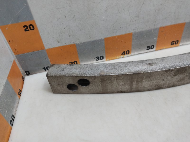 Усилитель переднего бампера