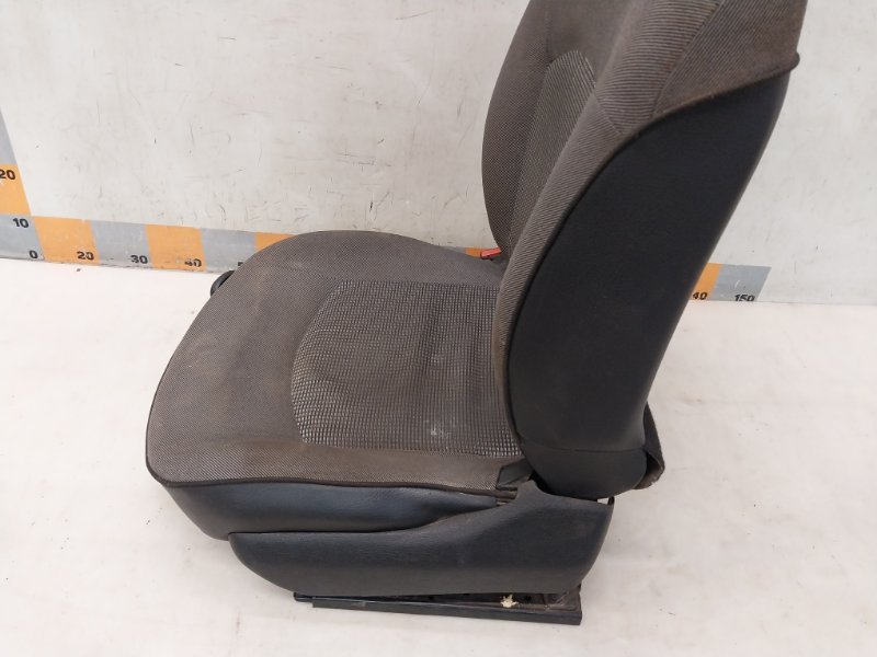 Сиденье переднее левое