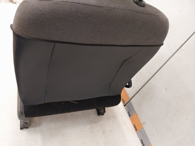 Сиденье переднее левое