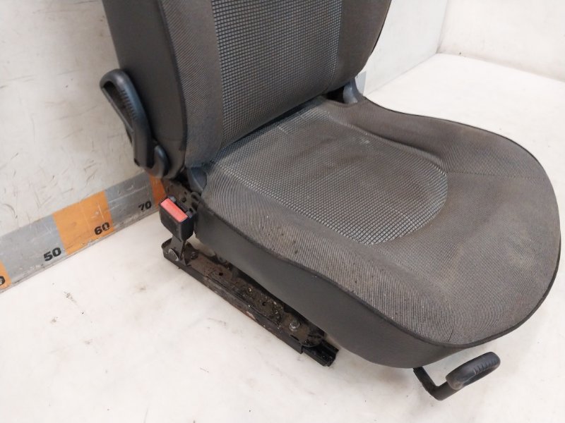 Сиденье переднее левое