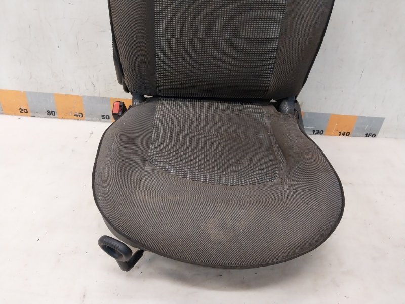 Сиденье переднее левое