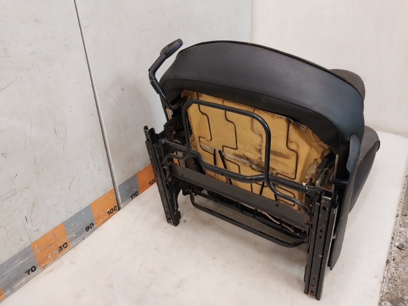 Сиденье переднее левое