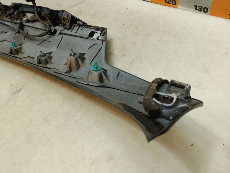 Накладка крышки багажника