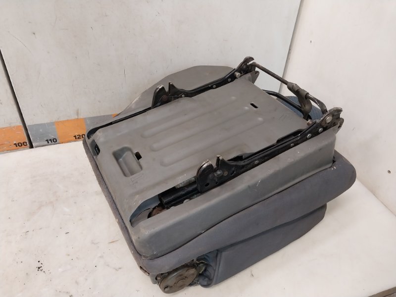 Сиденье салонное