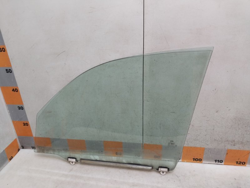 Стекло двери передней правой