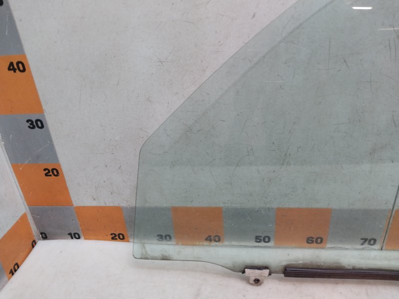 Стекло двери передней левой