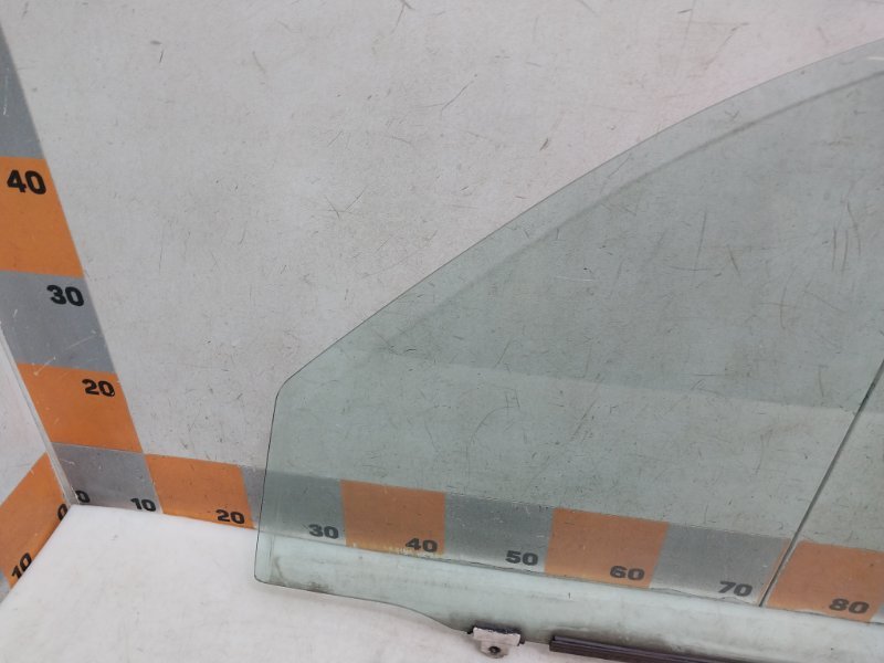 Стекло двери передней левой