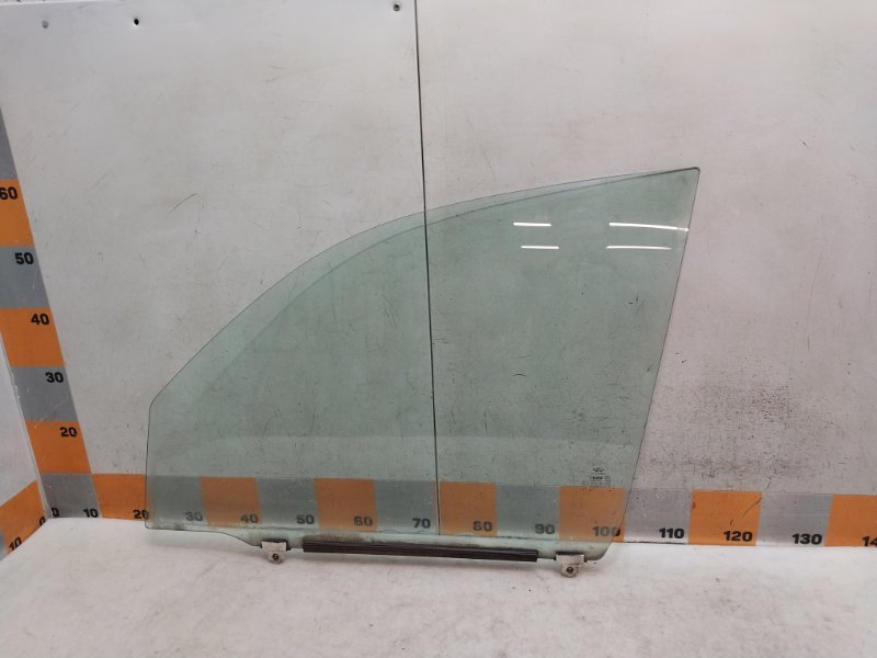 Стекло двери передней левой