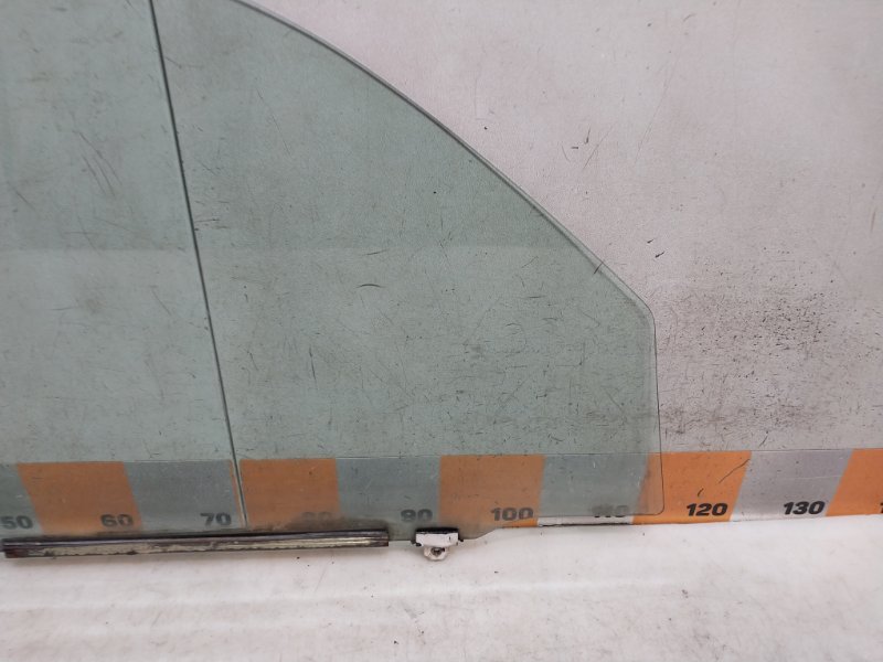 Стекло двери передней левой