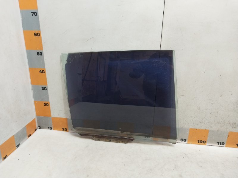 Стекло двери задней правой