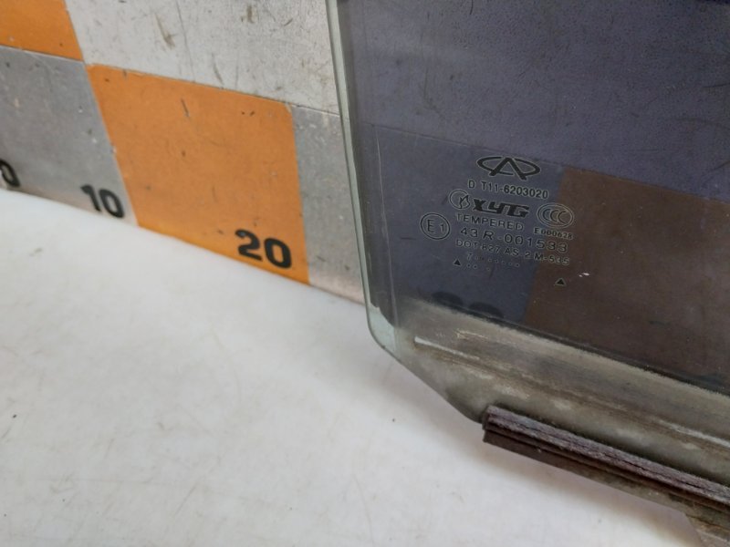 Стекло двери задней правой