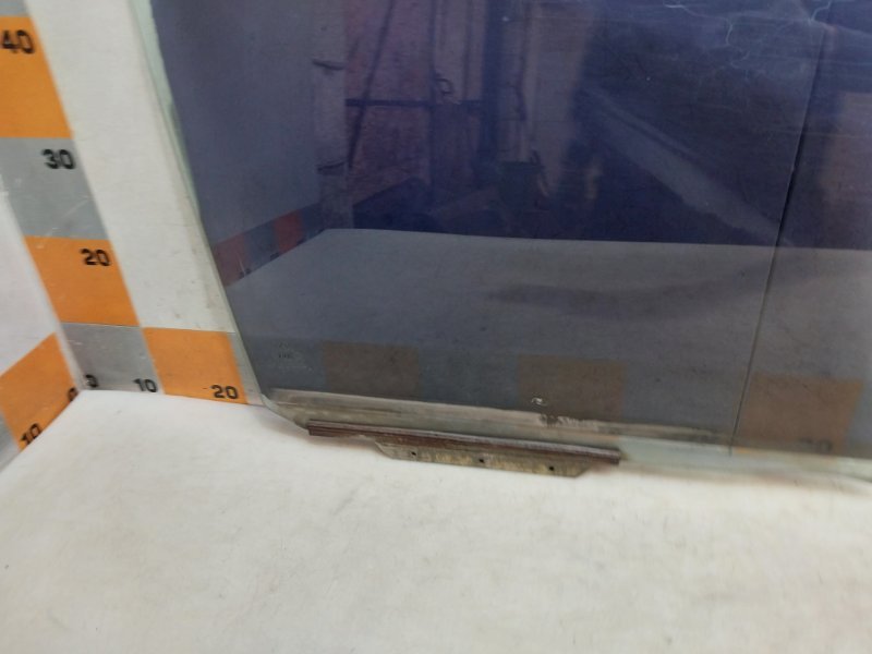 Стекло двери задней правой