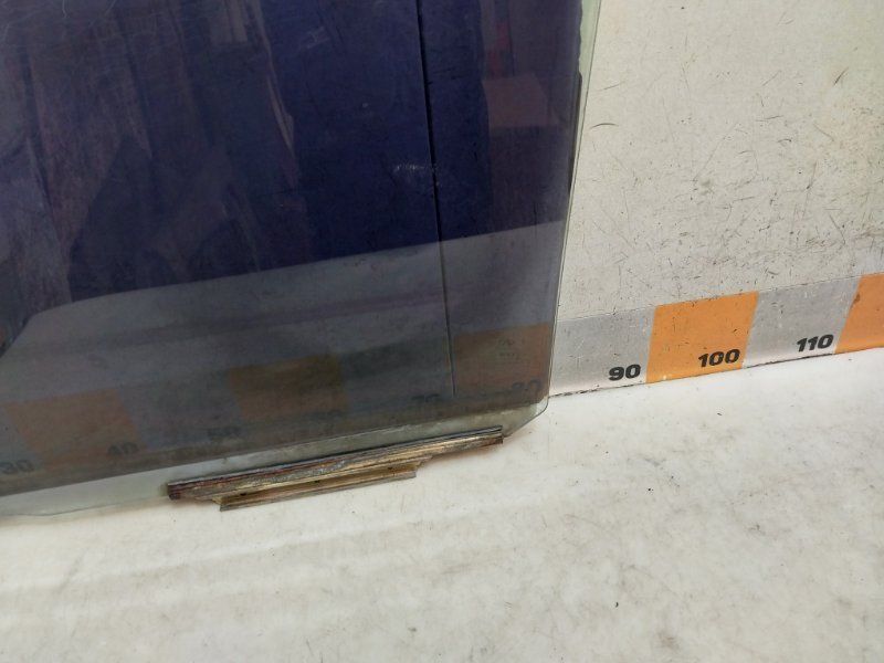 Стекло двери задней правой