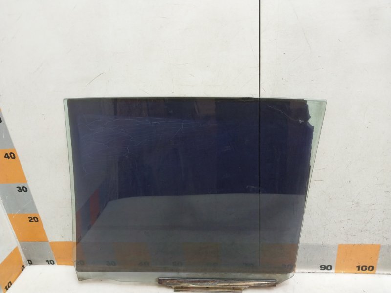 Стекло двери задней правой