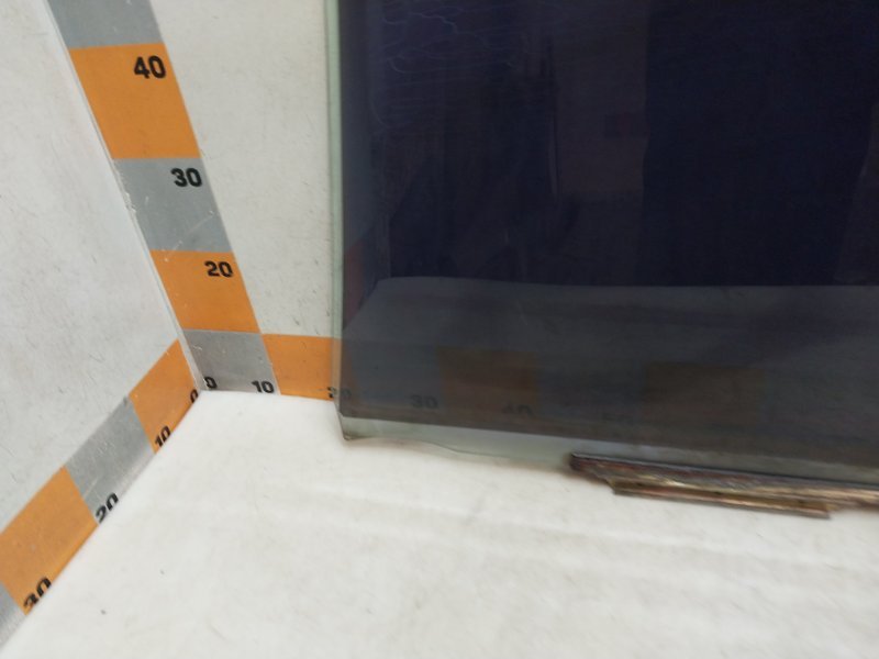 Стекло двери задней правой