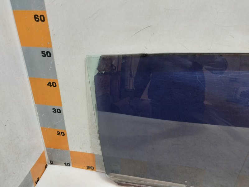 Стекло двери задней правой