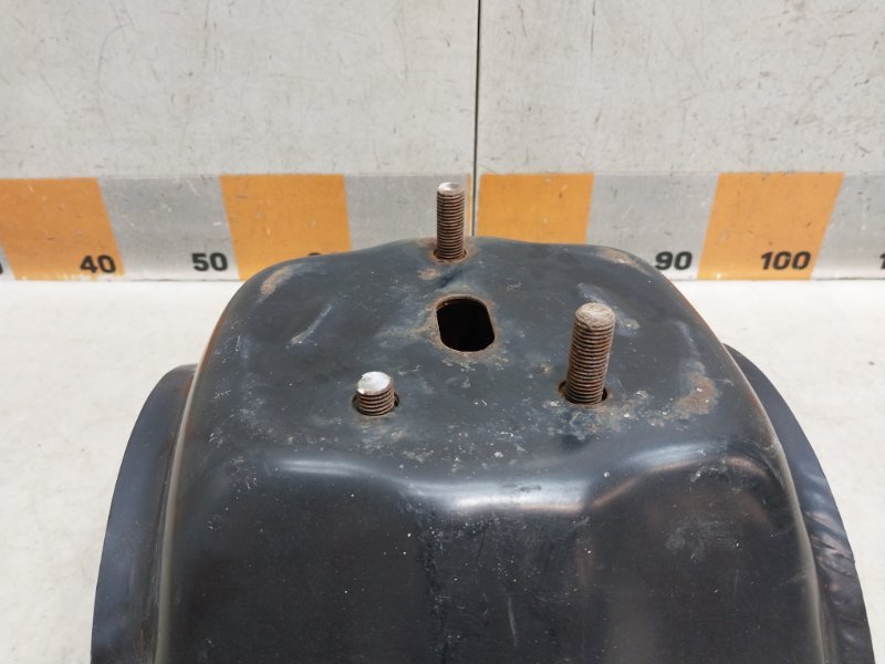 Кронштейн крепления запасного колеса