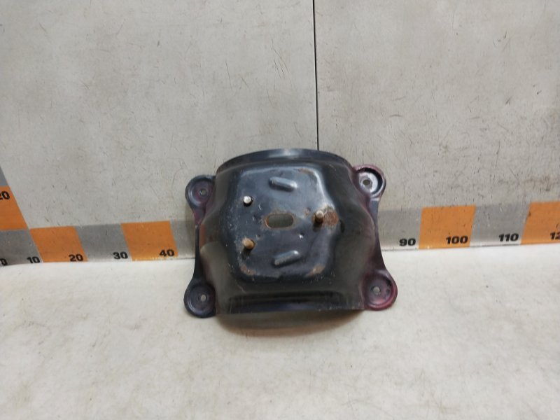 Кронштейн крепления запасного колеса