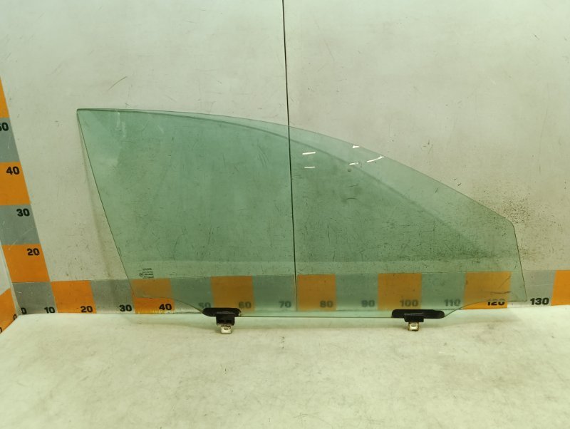 Стекло двери передней правой