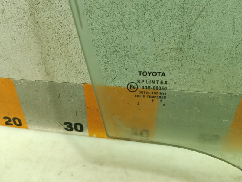 Стекло двери передней правой