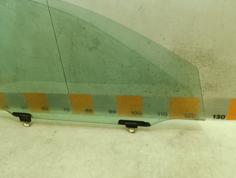 Стекло двери передней правой