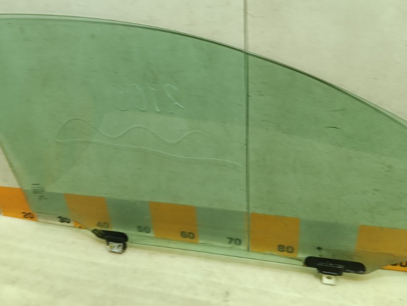 Стекло двери передней левой