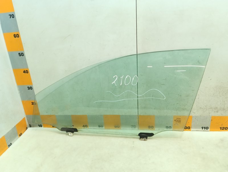 Стекло двери передней левой