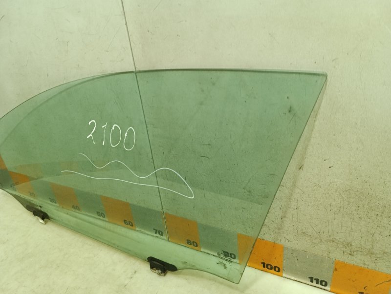 Стекло двери передней левой