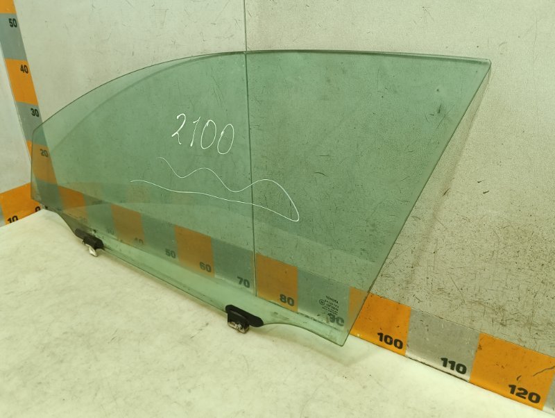 Стекло двери передней левой