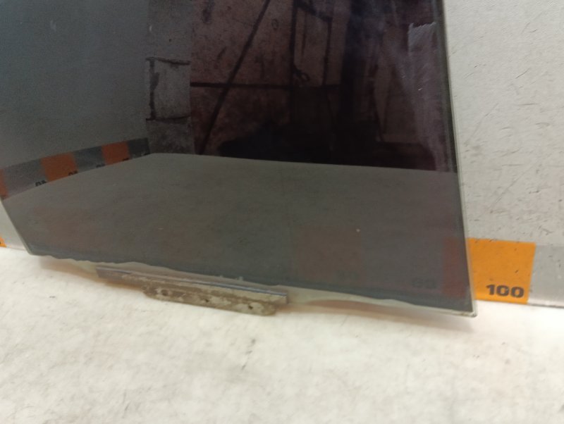 Стекло двери задней правой