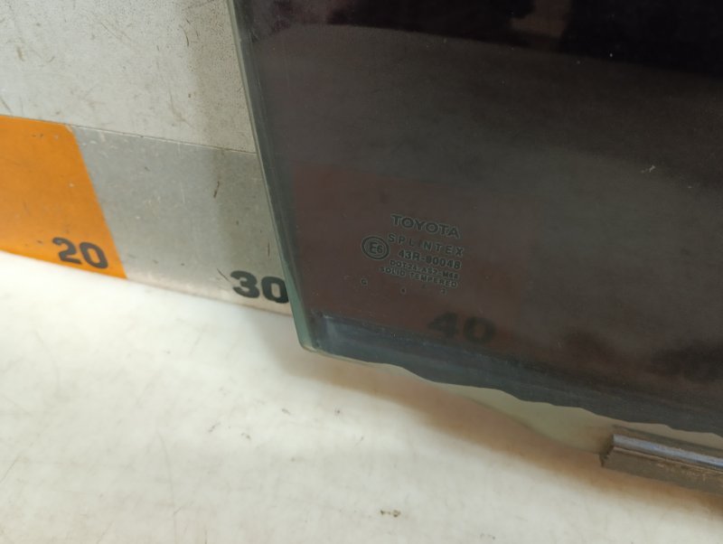 Стекло двери задней правой