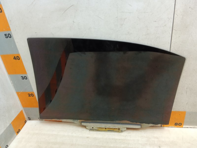 Стекло двери задней правой