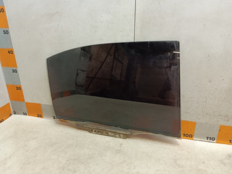 Стекло двери задней правой