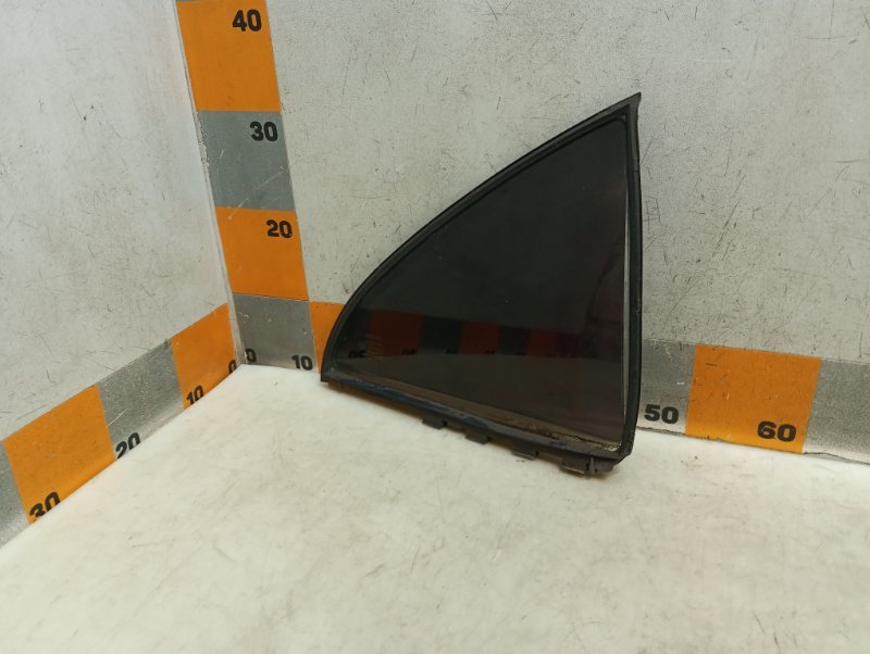 Стекло двери задней правой